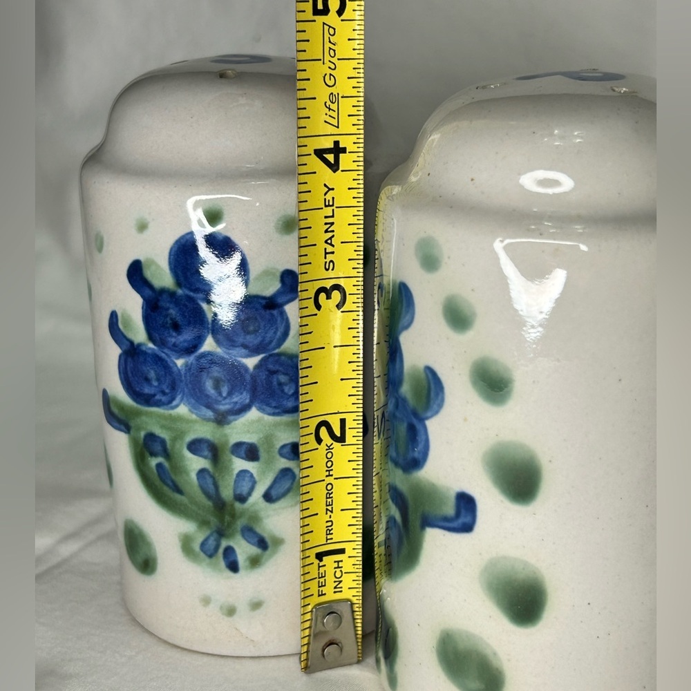 M. A. Hadley Stoneware Salt & Pepper Set Blueberries VINTAGE MADE U.S.A. 4.5X2.5 - Picture 7 of 9